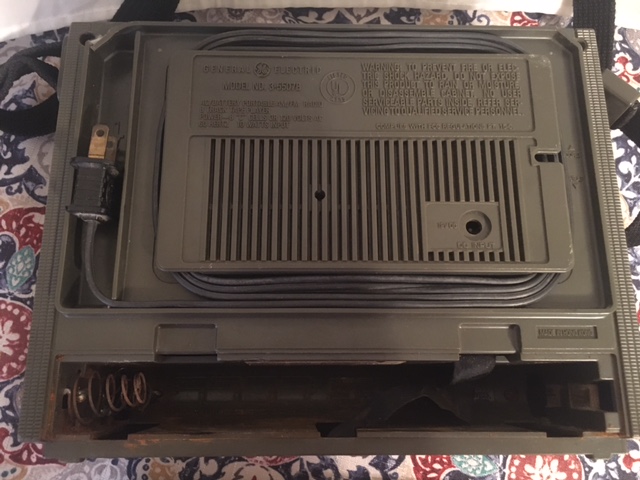 GE 3-5507B Portable AM/FM Back